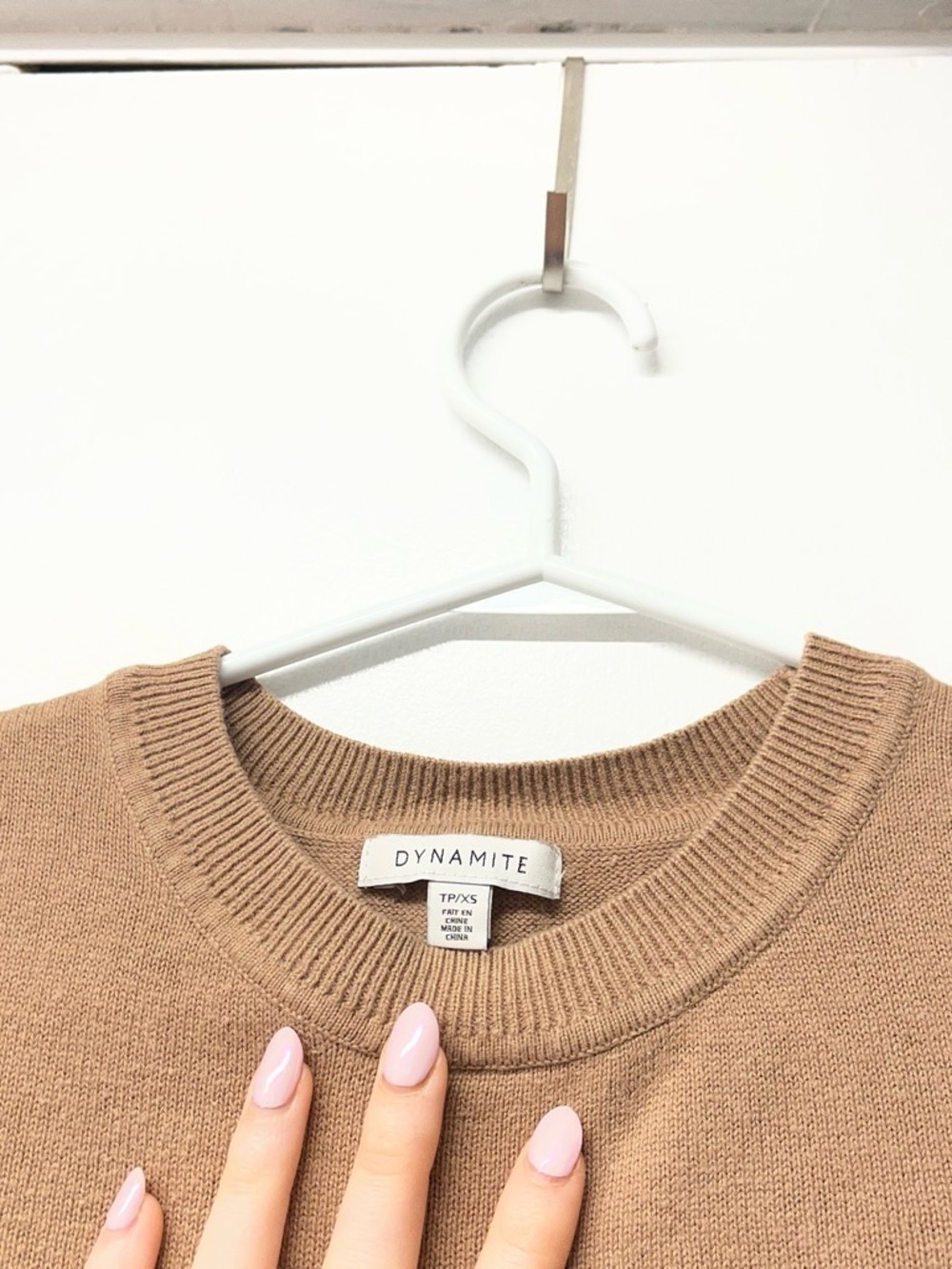 Dynamite Crewneck Sweater in Camel Brown